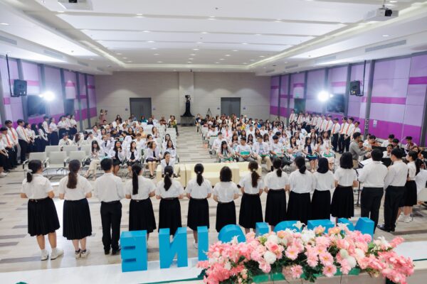 สำนักวิชาแพทยศาสตร์ ม.วลัยลักษณ์ จัดพิธีมอบใบประกอบวิชาชีพเวชกรรม แนะแนวทางการศึกษาต่อและการทำงาน สำหรับบัณฑิตแพทย์ ประจำปี 2569