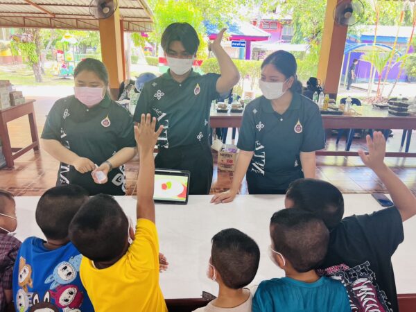 “ส่งต่อความดี ด้วยหัวใจแห่งการให้” นักศึกษาแพทย์แผนไทยประยุกต์ มวล. ร่วมบำเพ็ญประโยชน์เนื่องในวันมหิดล