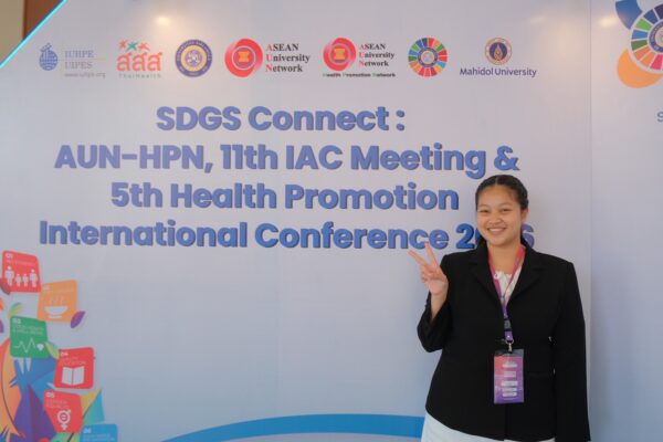 นักศึกษาแพทย์ ม.วลัยลักษณ์ นำเสนอผลงานนวัตกรรม AI เพื่อส่งเสริมสุขภาวะของนักศึกษาแพทย์ บนเวทีนานาชาติ ณ ประเทศอินโดนีเซีย
